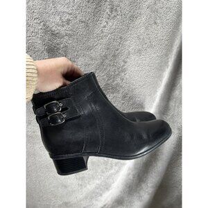 Bandolino Women’s size 7 M black leather Ankle boots heels Side Zip Buckles